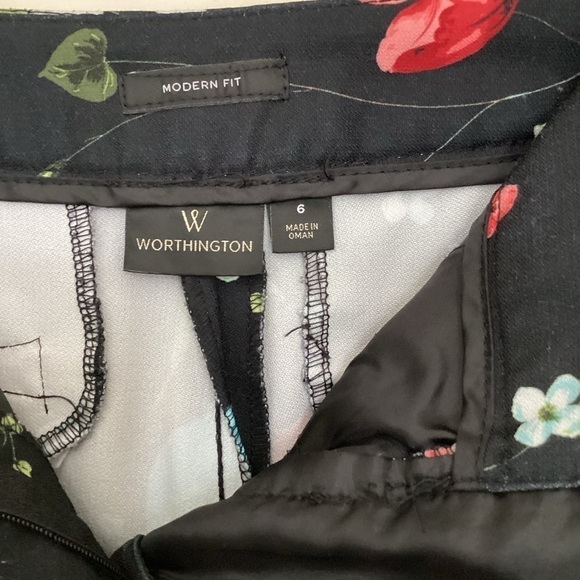 Women’s Pretty Black Floral Print Pants Size 6 - Picture 5 of 6